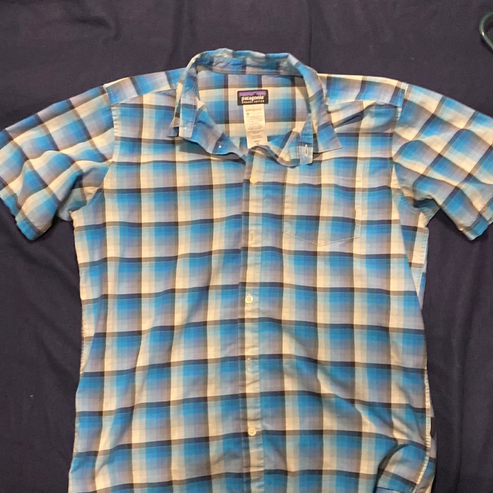 Patagonia short sleeve shirt great shape . Never really worn not my style